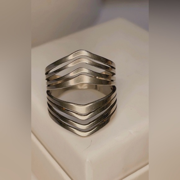 NWT Silver Stainless Steel Ring, Unisex Geometric Laser Cut Pattern Size 9 - Picture 5 of 16